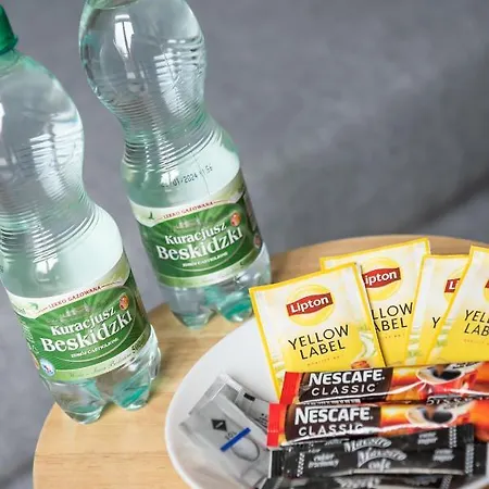 Wola Skwer Sunny By Bookinghost