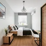 Wola Skwer Sunny By Bookinghost Warszawa