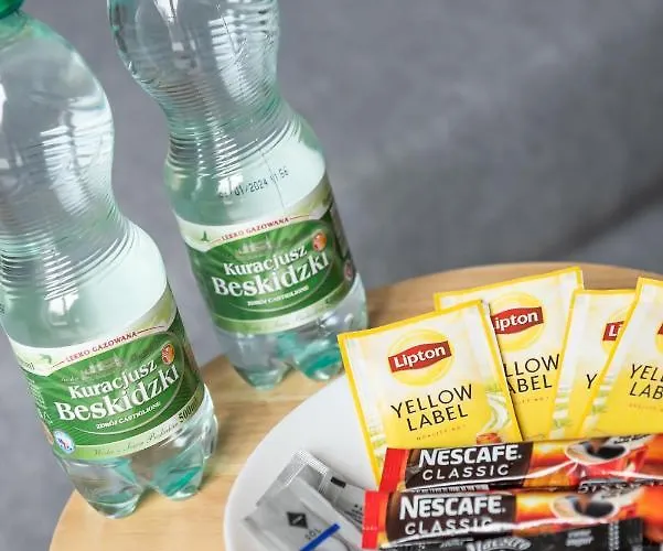 Wola Skwer Sunny By Bookinghost