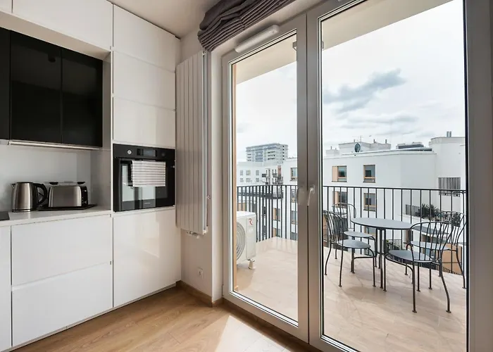 Wola Skwer Sunny By Bookinghost * وارسو