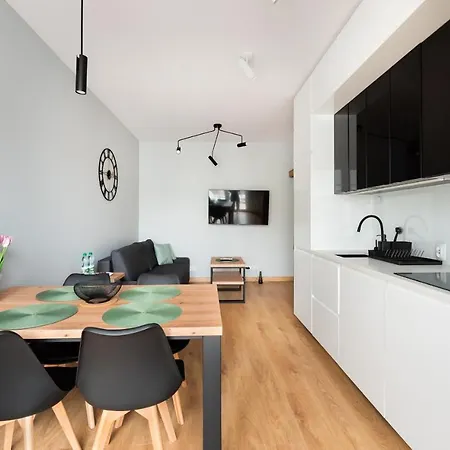 Apartment Wola Skwer Sunny By Bookinghost