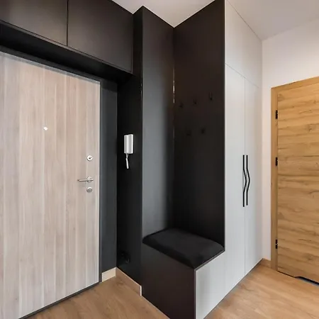 Apartment Wola Skwer Sunny By Bookinghost