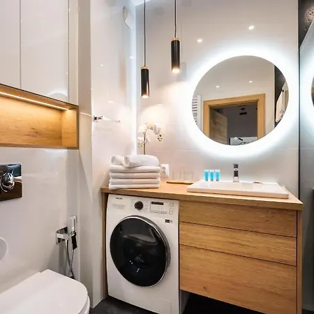 Apartment Wola Skwer Sunny By Bookinghost *