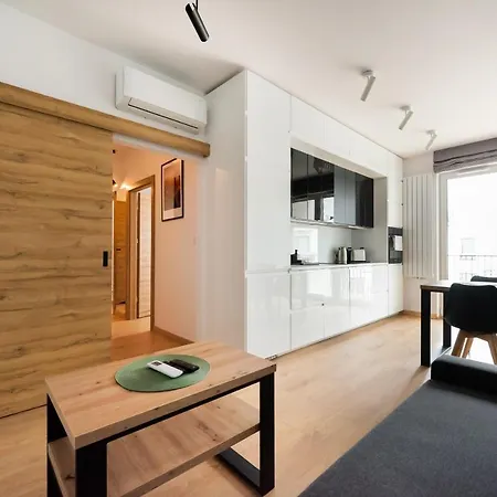 Wola Skwer Sunny By Bookinghost Warsaw