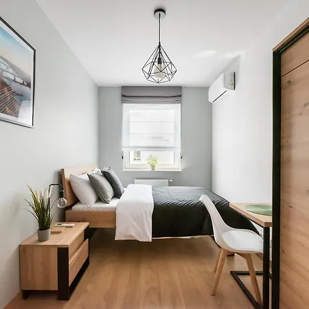 Wola Skwer Sunny By Bookinghost 华沙