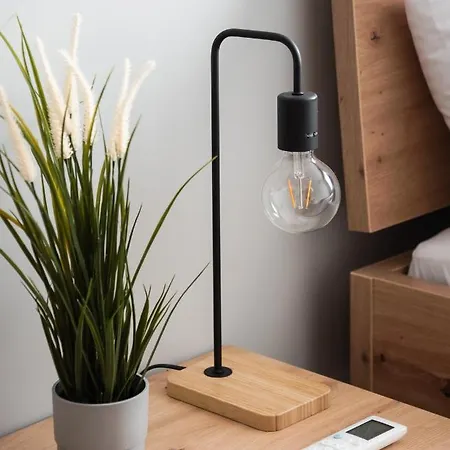 Wola Skwer Sunny By Bookinghost * 华沙