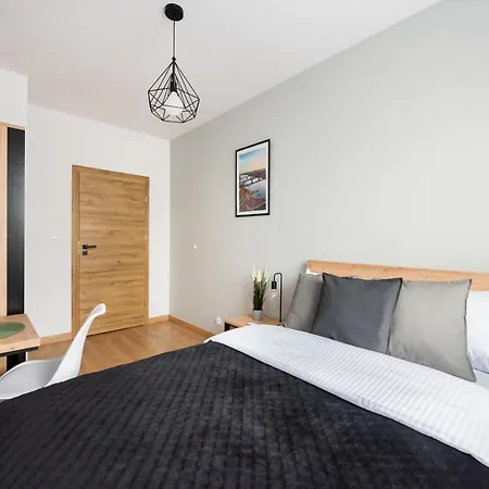 Wola Skwer Sunny By Bookinghost Apartman