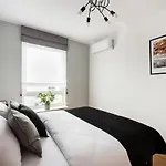 Wola Skwer Sunny By Bookinghost Lägenhet Warszawa