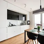 Wola Skwer Sunny By Bookinghost Warszawa